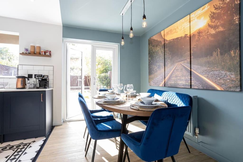 Railway House - Central Warrington - Sleeps 6 المظهر الخارجي الصورة