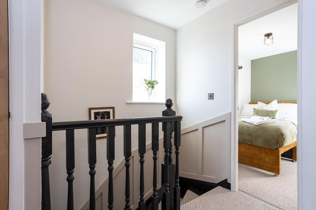 Railway House - Central Warrington - Sleeps 6 المظهر الخارجي الصورة