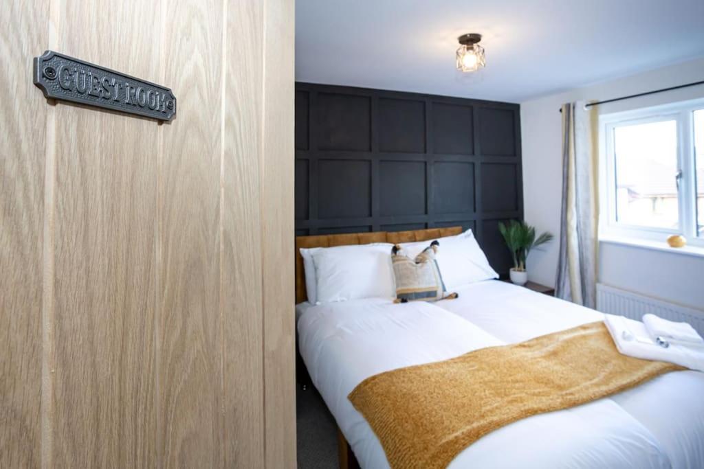 Railway House - Central Warrington - Sleeps 6 المظهر الخارجي الصورة