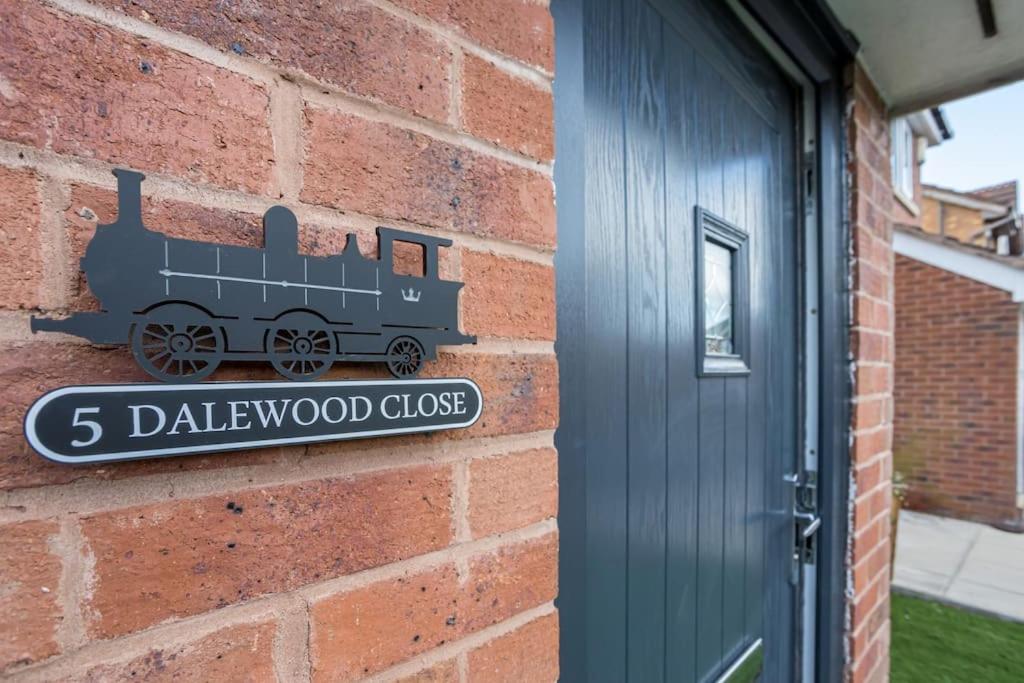 Railway House - Central Warrington - Sleeps 6 المظهر الخارجي الصورة