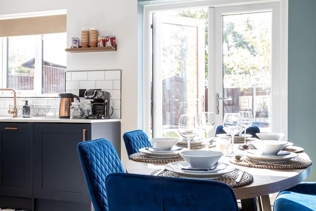 Railway House - Central Warrington - Sleeps 6 المظهر الخارجي الصورة