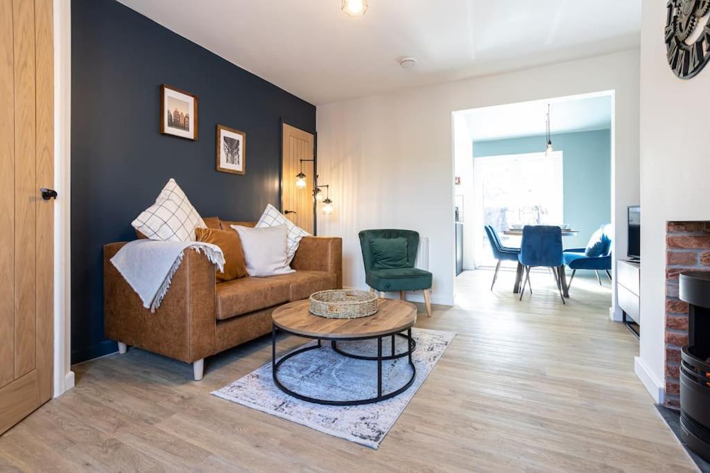 Railway House - Central Warrington - Sleeps 6 المظهر الخارجي الصورة