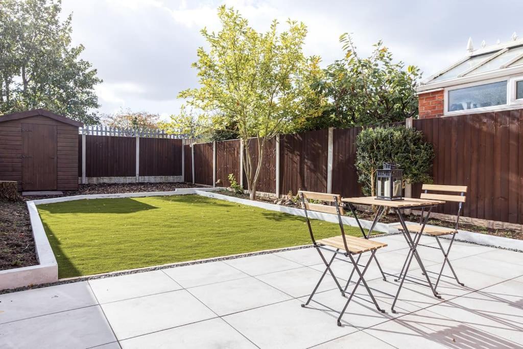 Railway House - Central Warrington - Sleeps 6 المظهر الخارجي الصورة