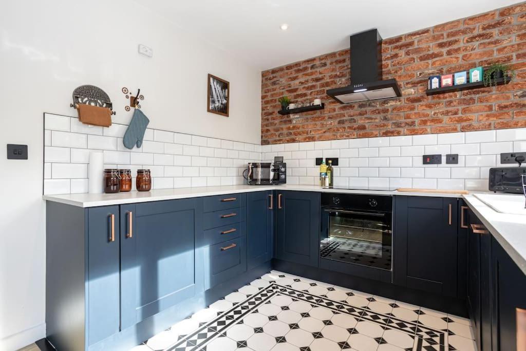 Railway House - Central Warrington - Sleeps 6 المظهر الخارجي الصورة