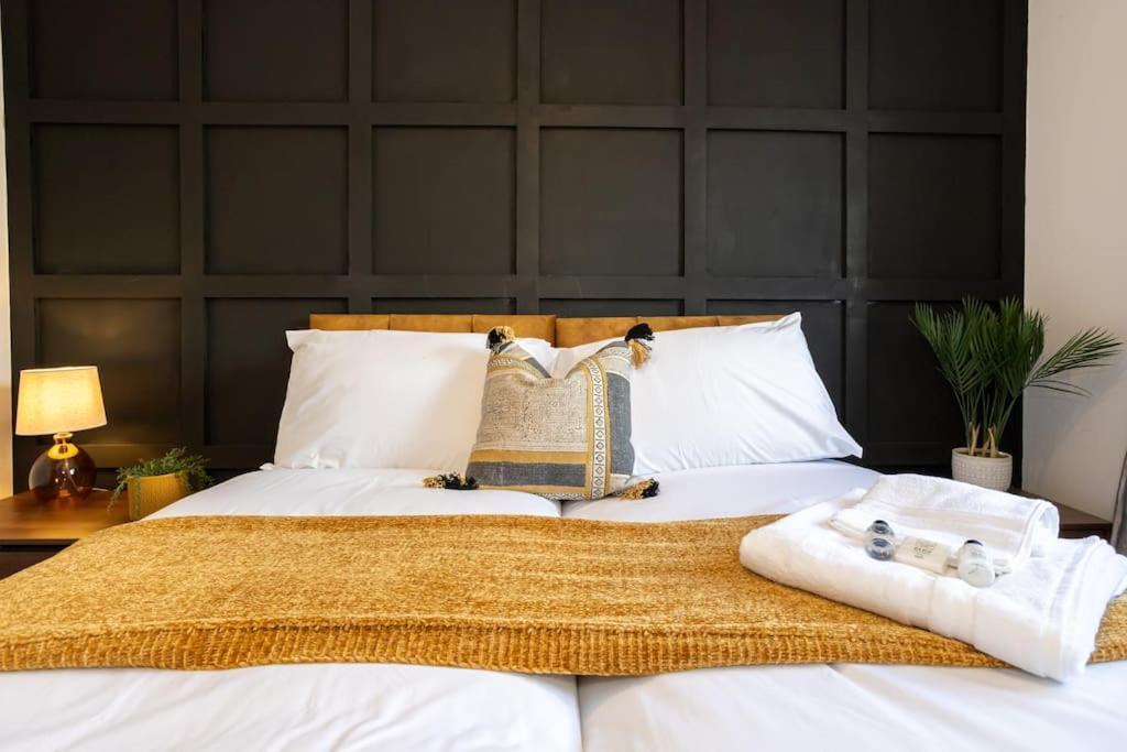 Railway House - Central Warrington - Sleeps 6 المظهر الخارجي الصورة
