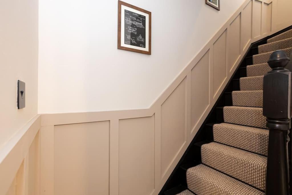 Railway House - Central Warrington - Sleeps 6 المظهر الخارجي الصورة