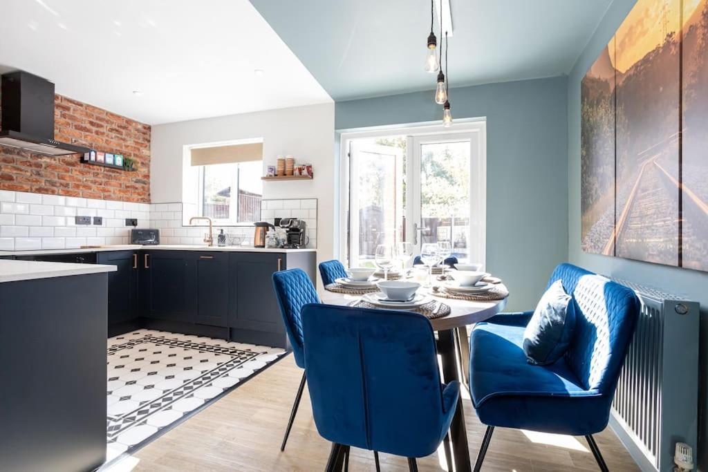 Railway House - Central Warrington - Sleeps 6 المظهر الخارجي الصورة