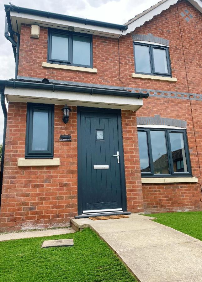 Railway House - Central Warrington - Sleeps 6 المظهر الخارجي الصورة